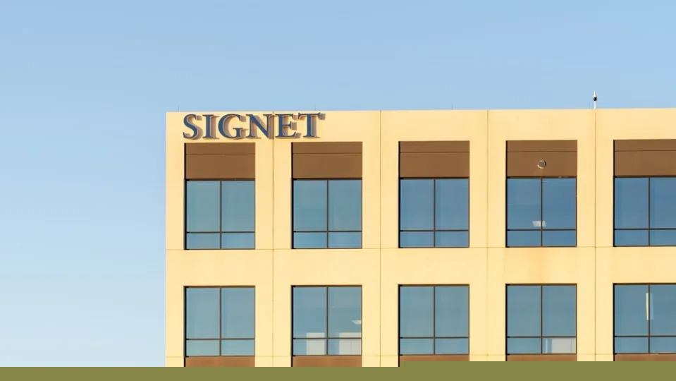Signet Jewelers Stock Tanks After Dismal Q3 Print, Guidance Cut