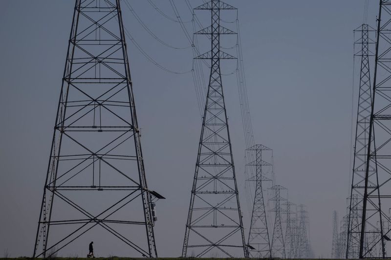 US agrees to $15 billion loan to PG&E, WSJ reports