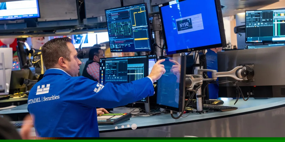 Stock market today: Indexes mixed as traders take in Fed minutes, mull rate outlook