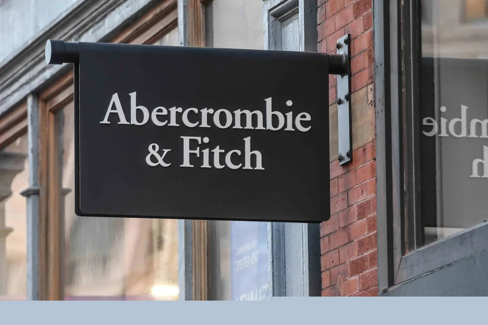 Abercrombie & Fitch Stock Plunges as Outlook Underwhelms