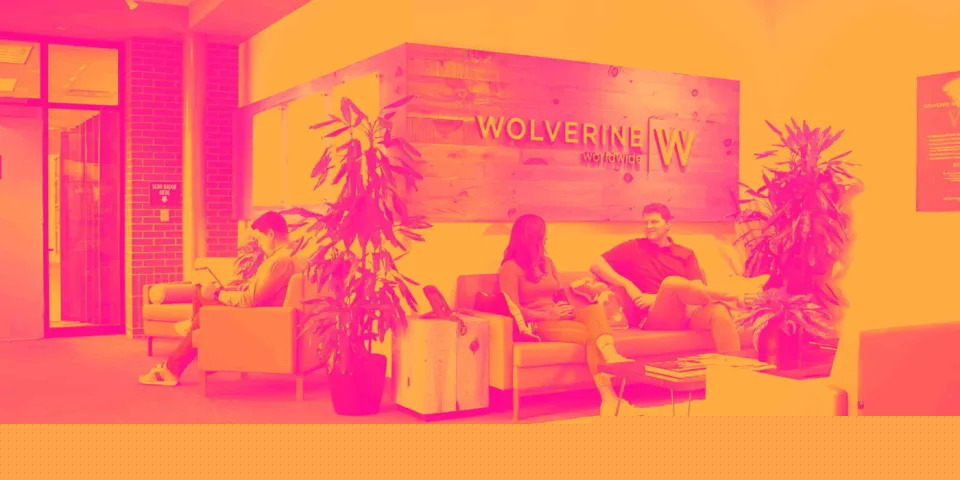 3 Reasons to Sell WWW and 1 Stock to Buy Instead