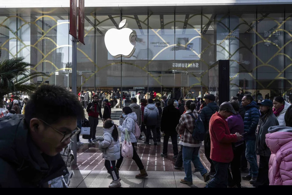 Top Stock Movers Now: Apple, AbbVie, Deckers Outdoor, and More