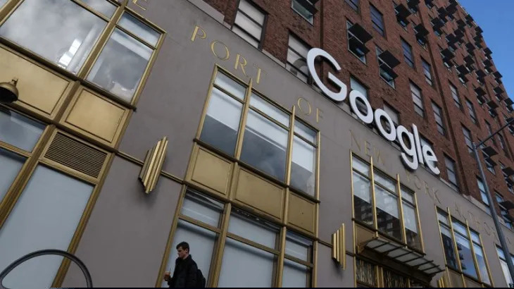 US futures knocked by Alphabet earnings; gold strikes record