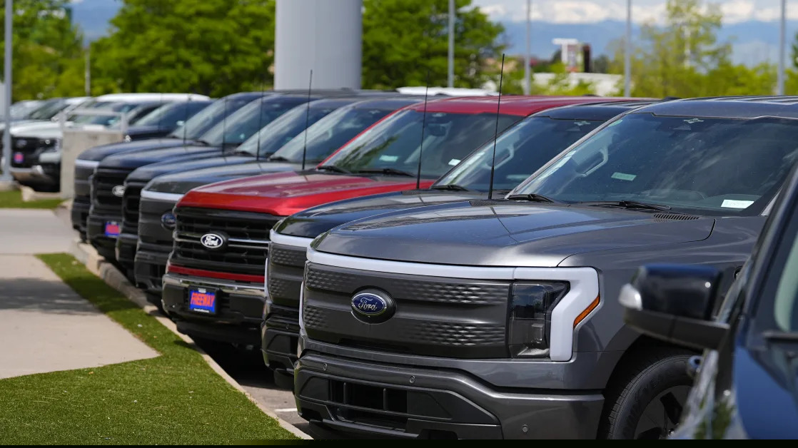 Ford stock drops after automaker beats on Q4 results but issues muted 2025 guidance
