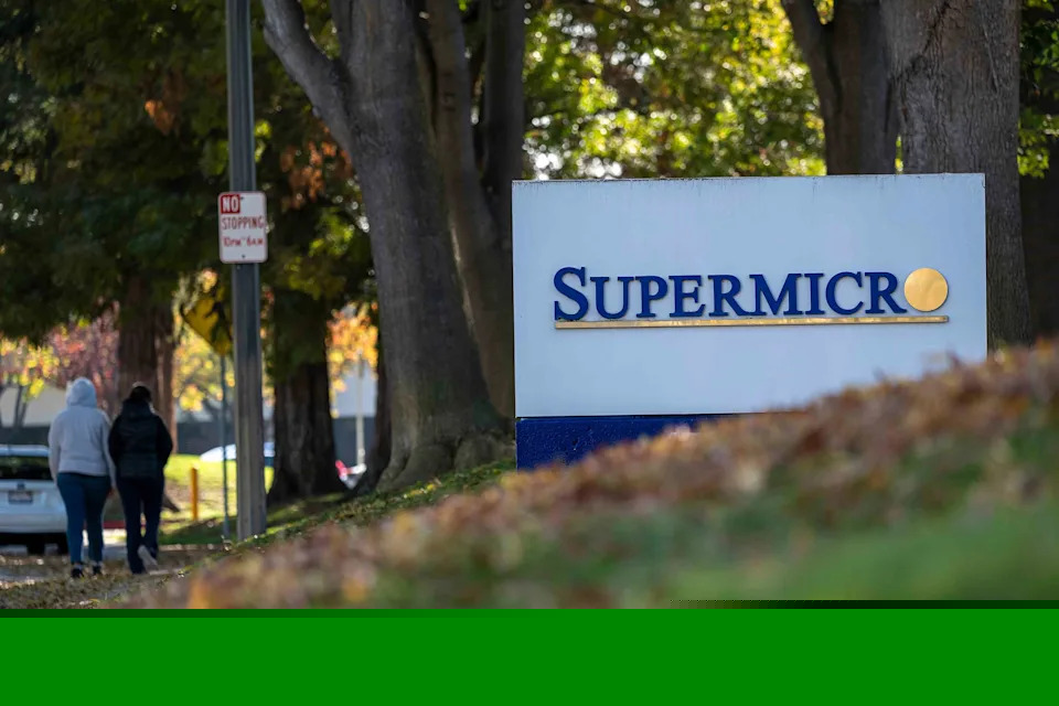 Supermicro Stock Fell This Week as Avoiding Delisting Hasn't Ended Volatility