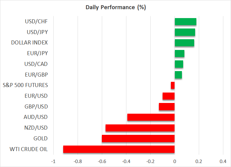 US Dollar Extends Gains, Stocks Tumble as Trump Slaps More Tariffs
