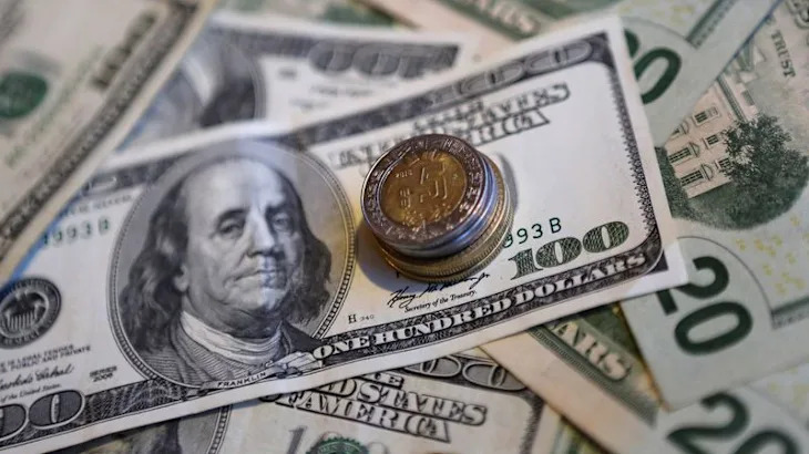 Dollar rattled by growth fears as Trump ramps up tariff war