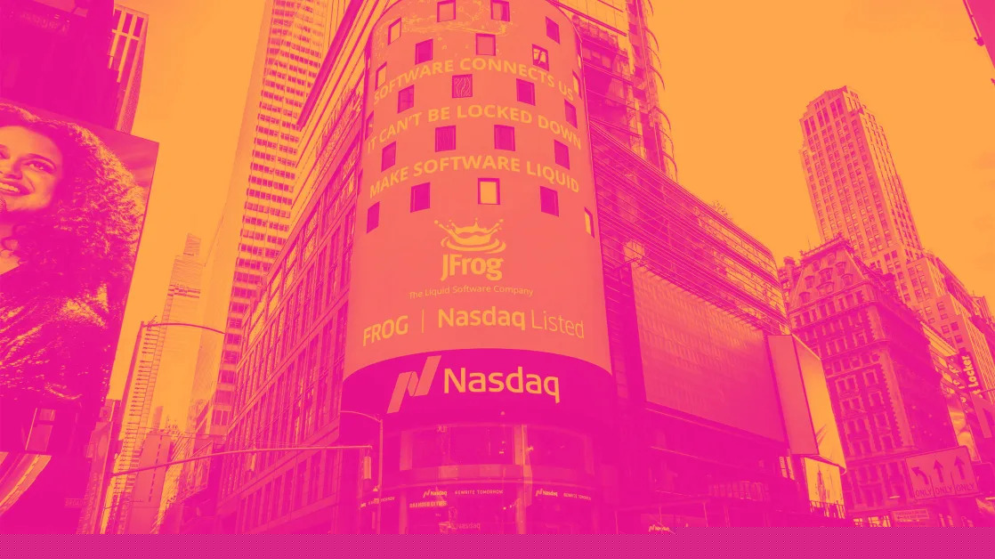 2 Growth Stocks to Add to Your Roster and 1 to Avoid