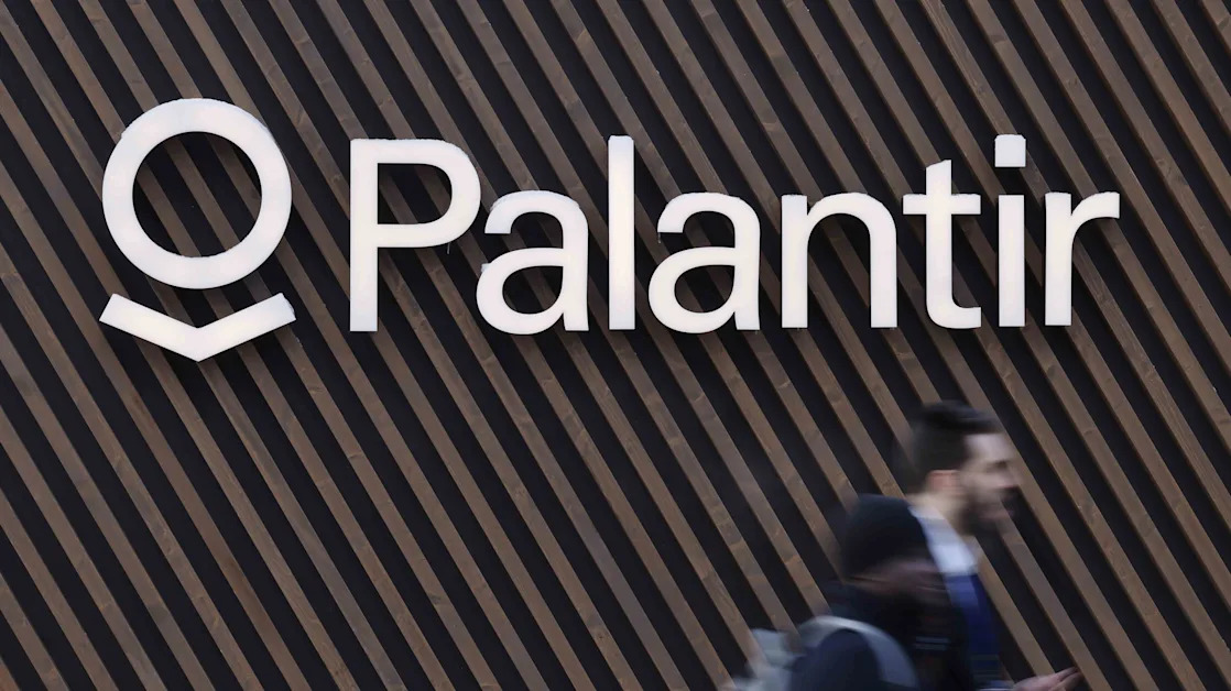 Palantir Stock Tumbles Monday, Now Nearly 40% Off Record High