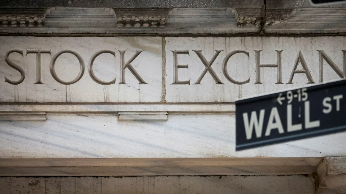 US stock market tumbles after Trump stokes recession fears