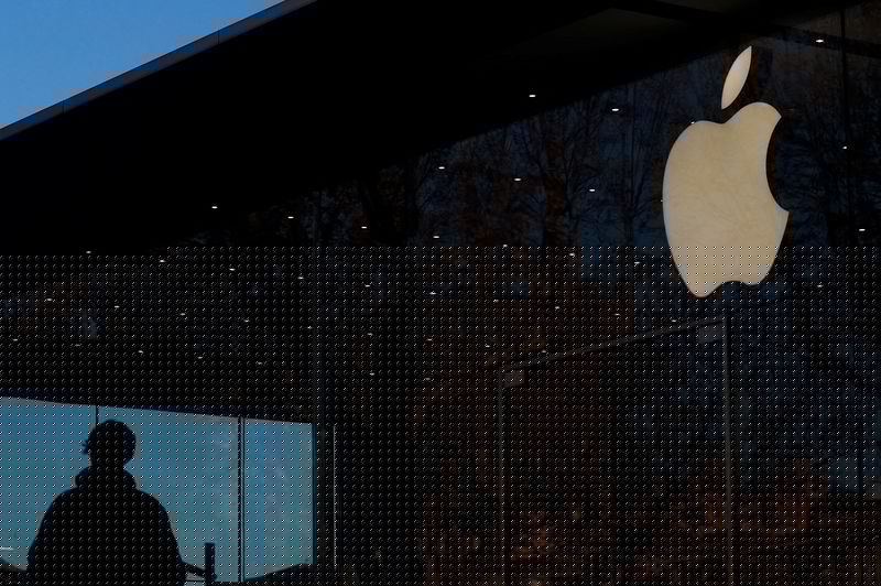 UK, US hold private talks to resolve Apple encryption order, Bloomberg News reports