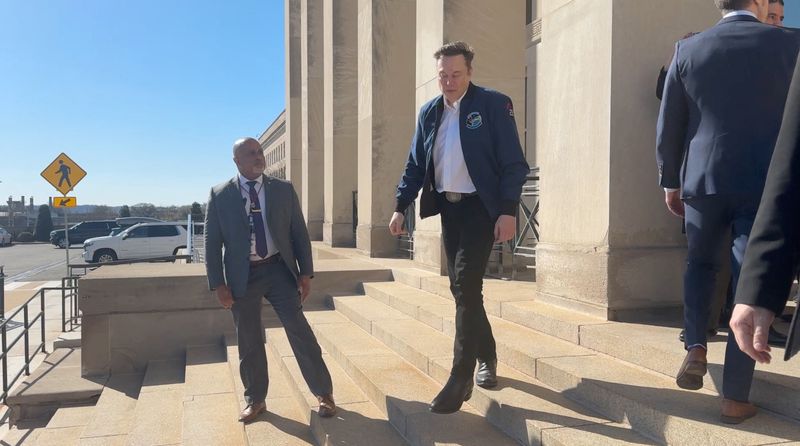 Elon Musk holds Pentagon meeting, wants leakers prosecuted
