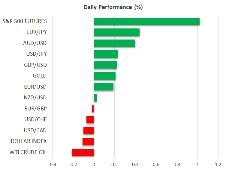 US Dollar Strengthens Despite Fed Caution as Traders Price in Aggressive Cuts