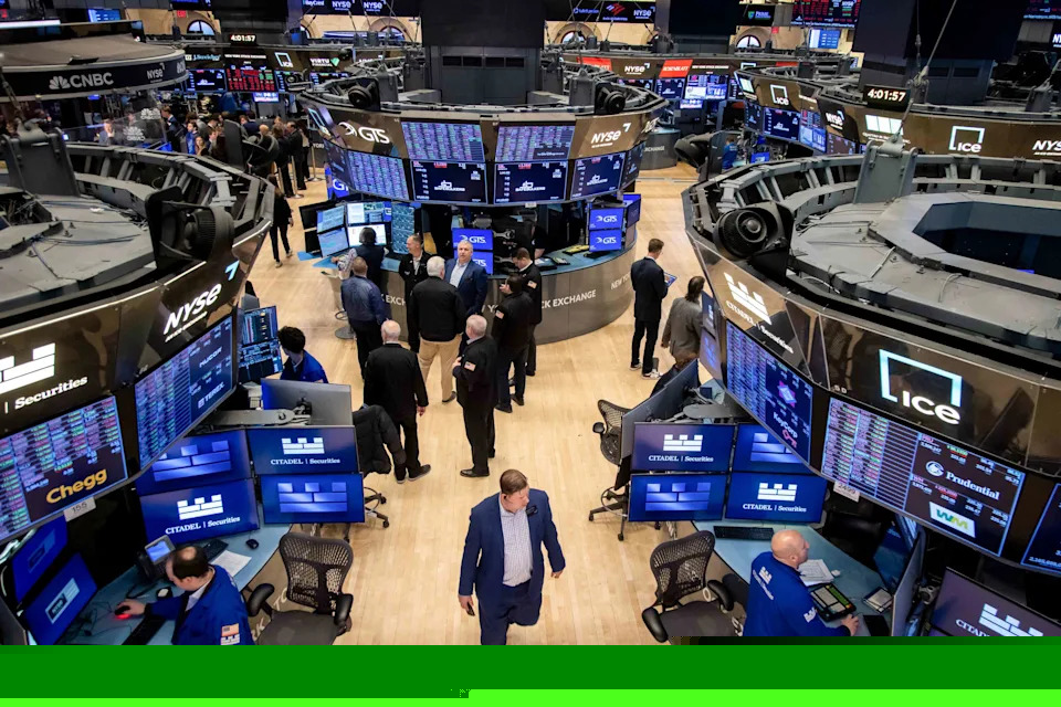 Wall Street Banks Trim S&P 500 Outlooks
